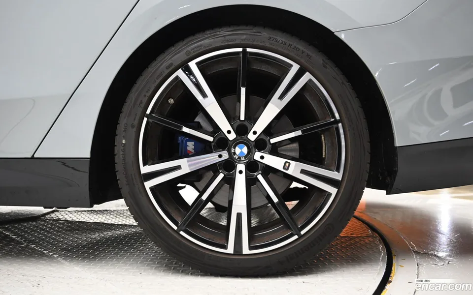 BMW 5 Series 530i xDrive M 2024 — thumbnail 2
