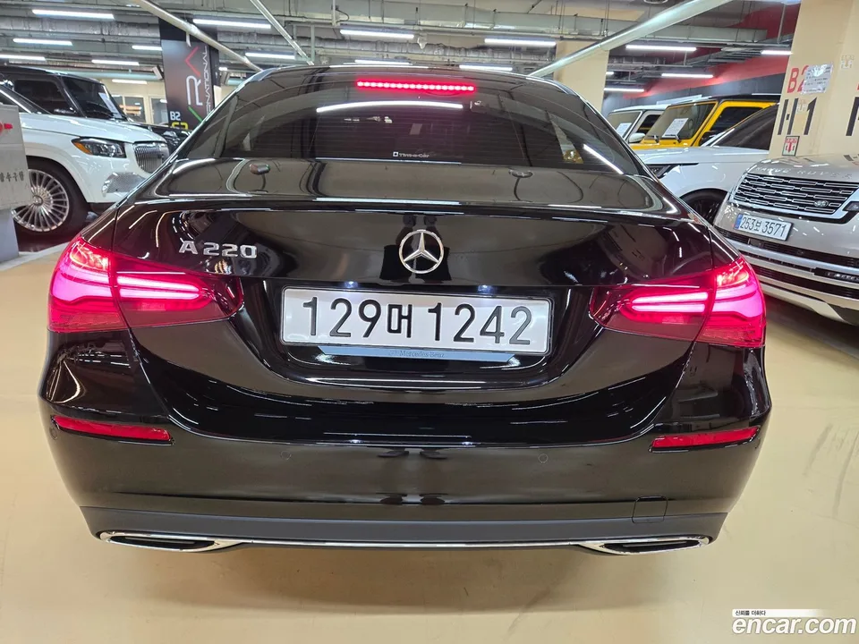 Mercedes-Benz A-Class A220 2023 — thumbnail 3