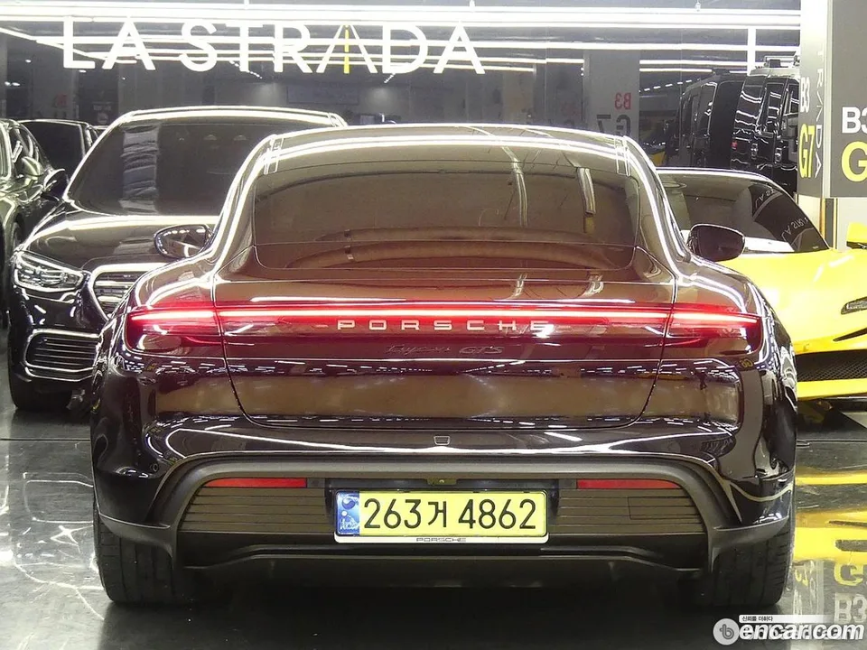 Porsche Taycan 2023 — thumbnail 3