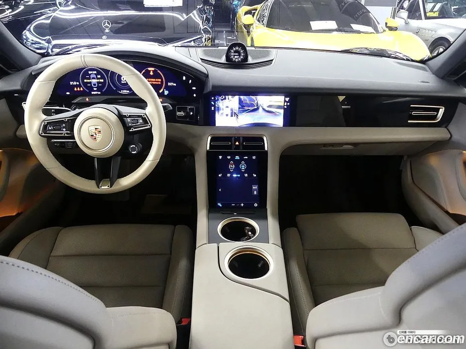 Porsche Taycan 2023 — миниатюра 4