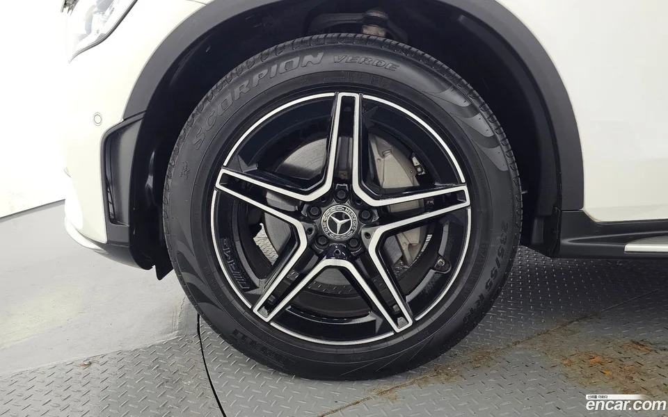 Mercedes-Benz GLC-Class GLC300 4MATIC 2023 — thumbnail 2