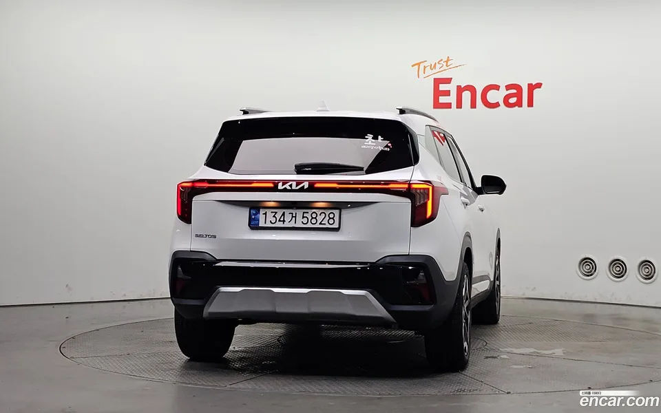 Kia Seltos 2.0 2WD 2023 — thumbnail 4