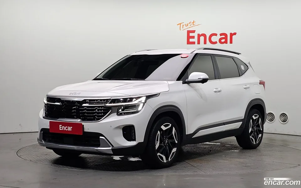 Kia Seltos 2.0 2WD 2023 — photo 1, buy with delivery to Moscow