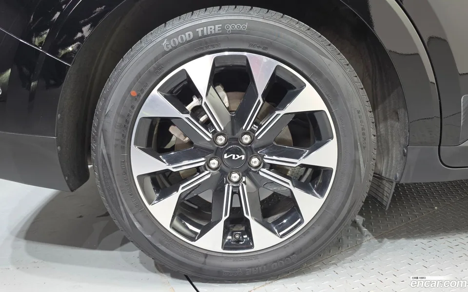 Kia Carnival 7 2023 — thumbnail 2