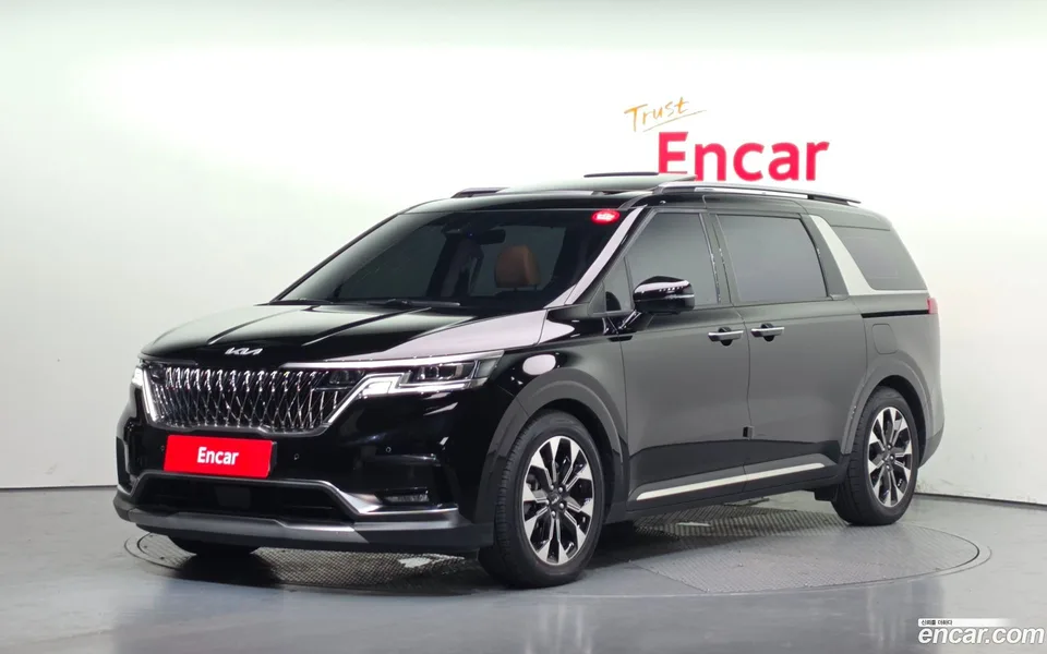 Kia Carnival 7 2023 — photo 1, buy with delivery to Moscow