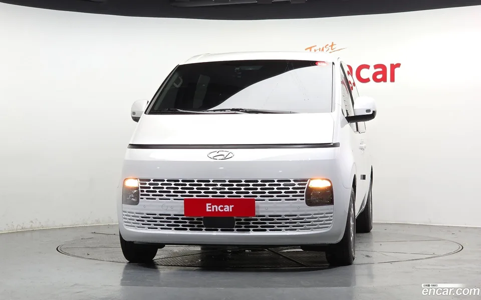 Hyundai Staria 9 2023 — thumbnail 3