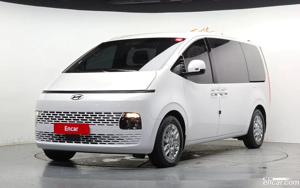 Hyundai Staria 9 2023 — photo 1, buy with delivery to Moscow