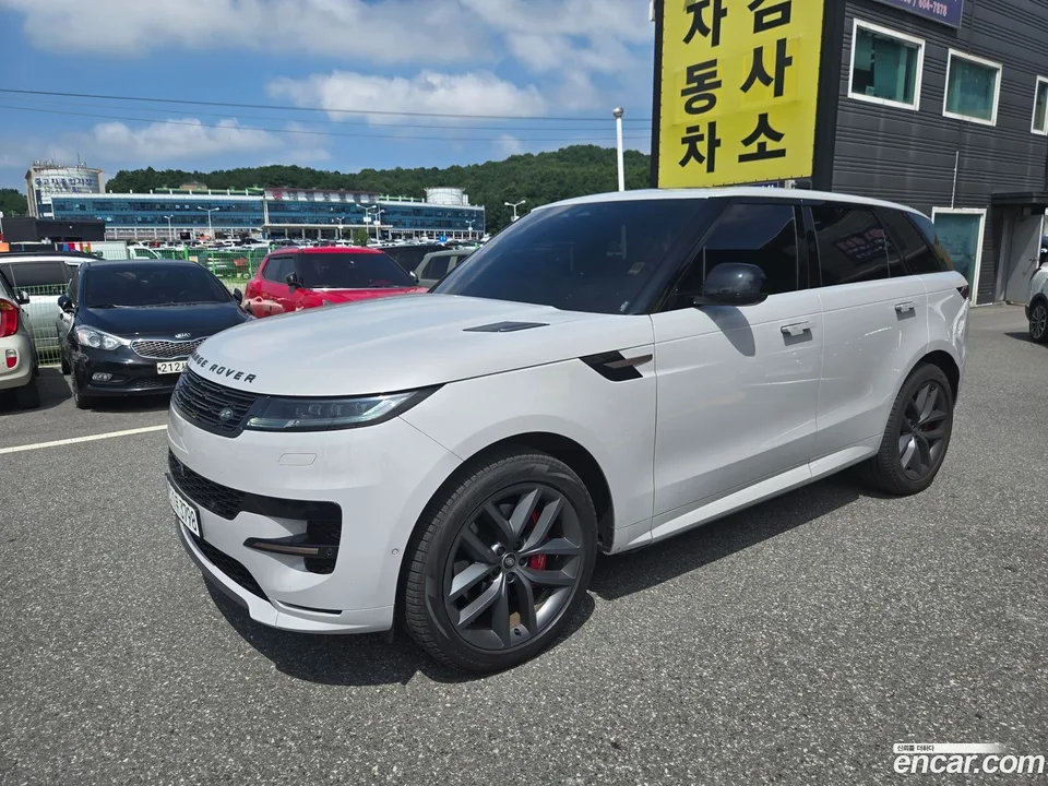 Land Rover Range Rover Sport D300 HSE 2023 — photo 1, buy with delivery to Moscow
