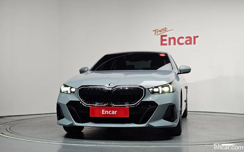 BMW 5 Series 520i 2024 — thumbnail 3
