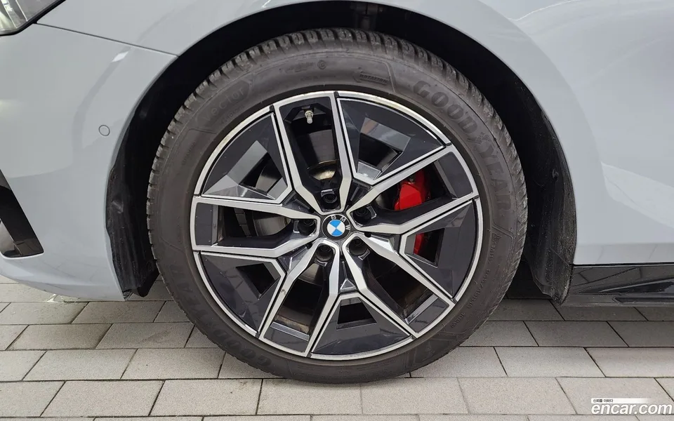 BMW 5 Series 520i 2024 — thumbnail 5