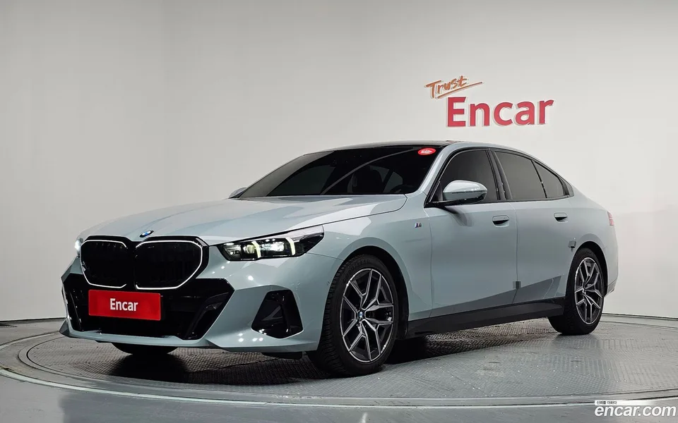 BMW 5 Series 520i 2024 — photo 1, buy with delivery to Moscow