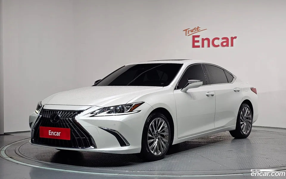Lexus ES 300h 2023 — photo 1, buy with delivery to Moscow