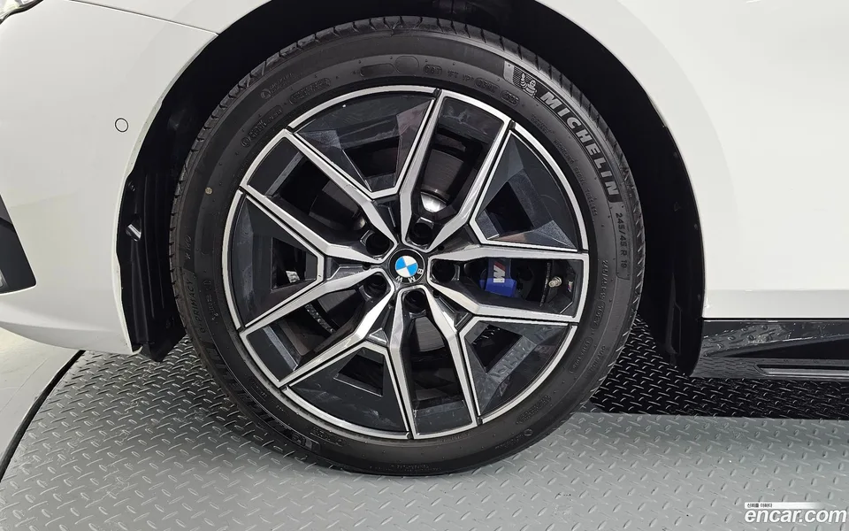 BMW 5 Series 520i M 2025 — thumbnail 2