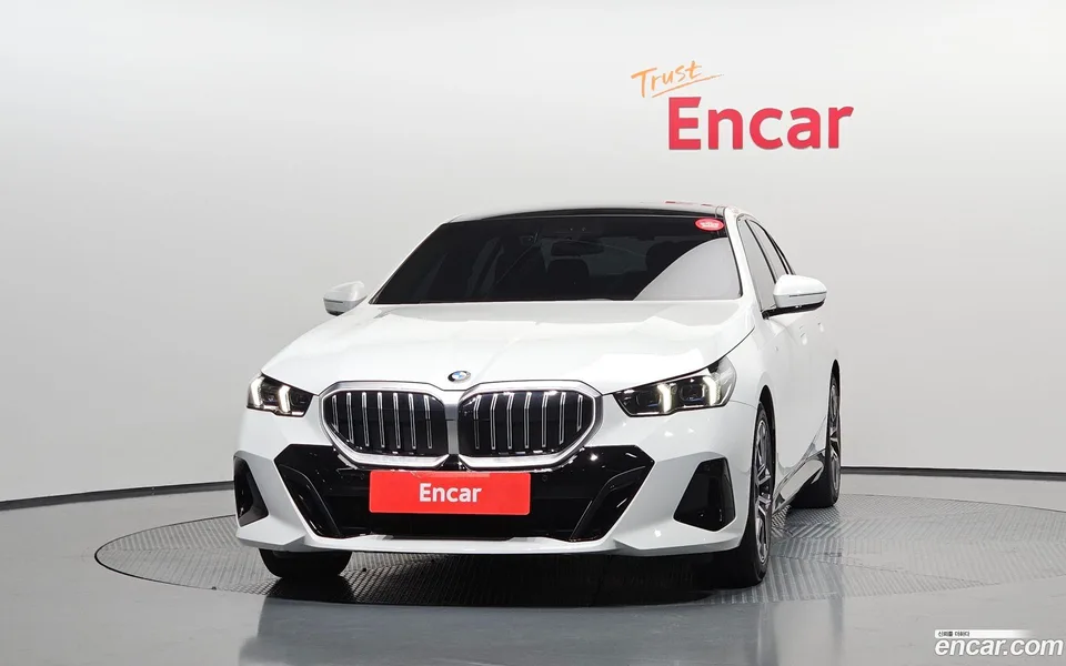 BMW 5 Series 520i M 2025 — thumbnail 3