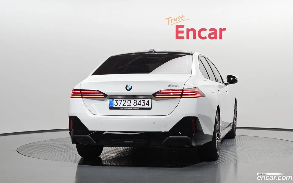 BMW 5 Series 520i M 2025 — thumbnail 4