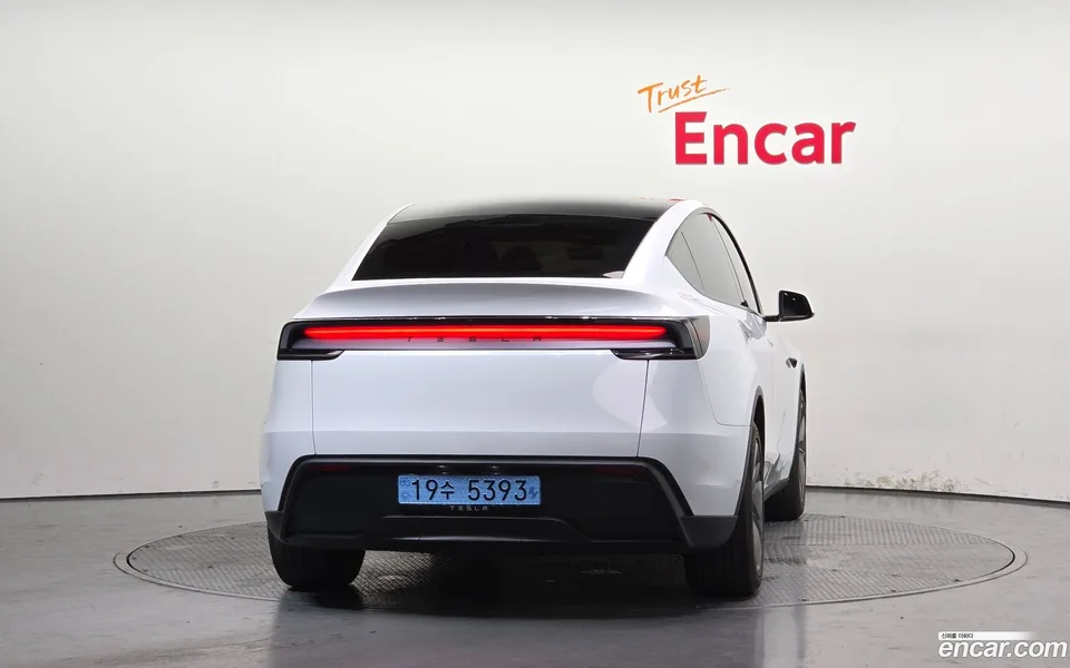 Tesla Model Y RWD 2025 — thumbnail 4