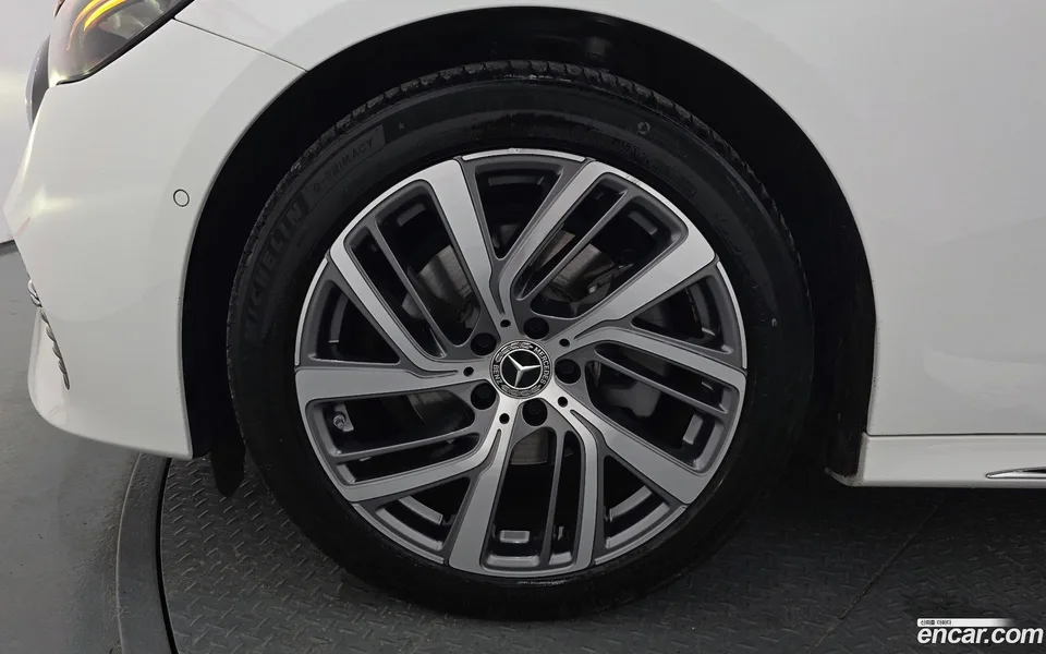 Mercedes-Benz E-Class E220d 4MATIC 2024 — thumbnail 2