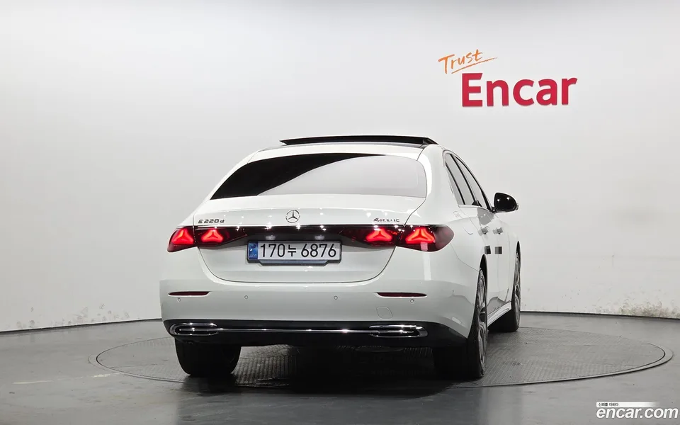 Mercedes-Benz E-Class E220d 4MATIC 2024 — thumbnail 4