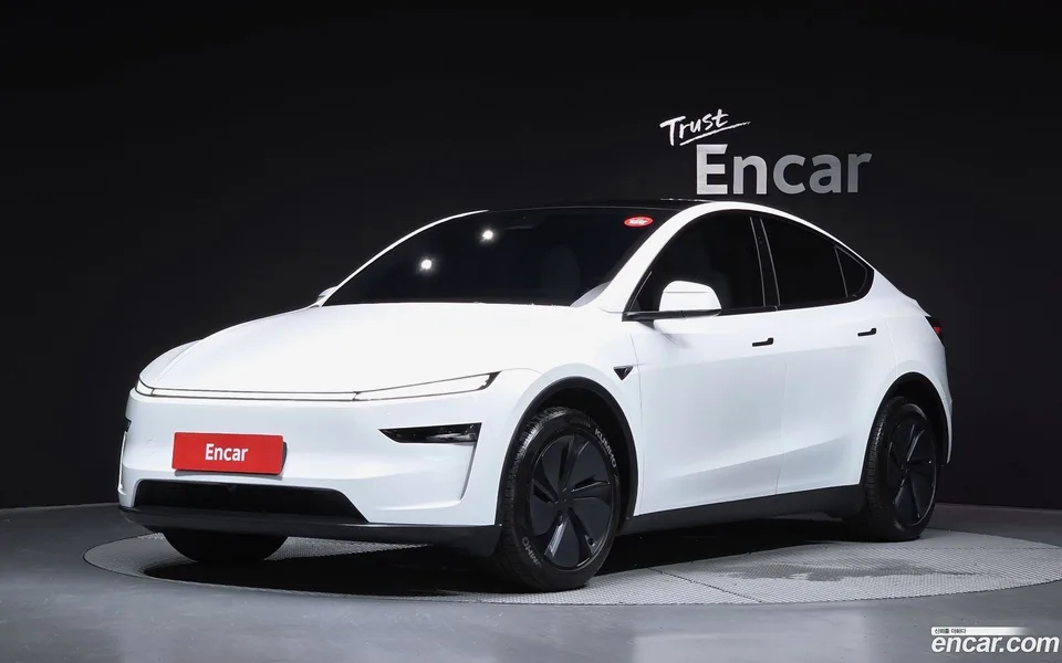 Tesla Model Y RWD 2025 — photo 1, buy with delivery to Moscow
