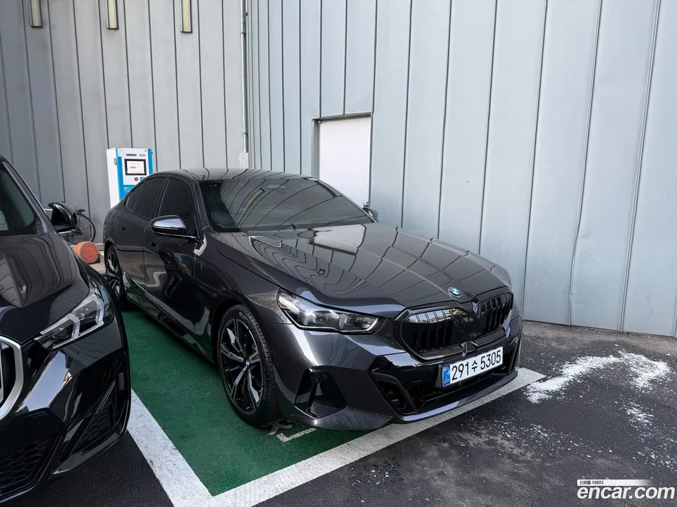 BMW 5 Series 530i xDrive M 2026 — фото 1, купить с доставкой в Москву