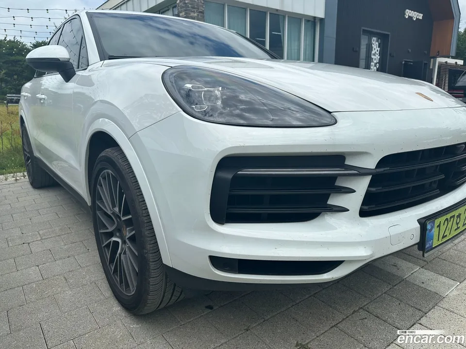 Porsche Cayenne 3.0 2023 — photo 1, buy with delivery to Moscow