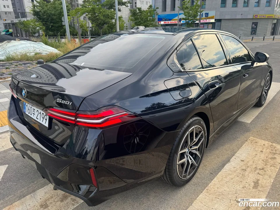 BMW 5 Series 520i M 2026 — thumbnail 3