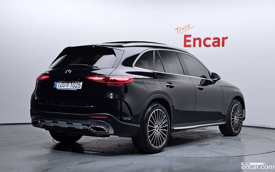 Mercedes-Benz GLC-Class GLC300 4MATIC AMG Line 2023 — thumbnail 2