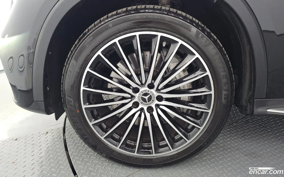 Mercedes-Benz GLC-Class GLC300 4MATIC AMG Line 2023 — thumbnail 5