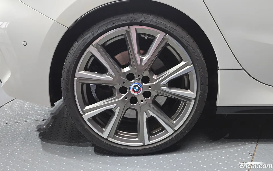 BMW 1 Series M135i xDrive 2023 — thumbnail 2