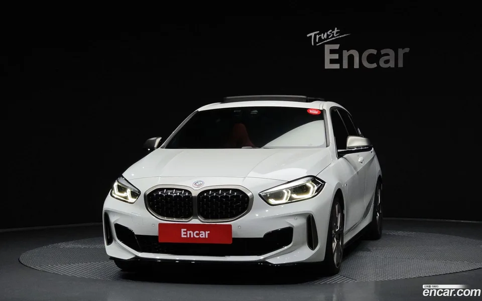BMW 1 Series M135i xDrive 2023 — thumbnail 3