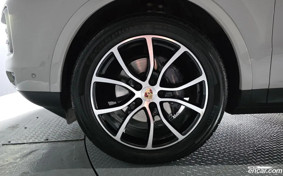 Porsche Cayenne 3.0 2023 — thumbnail 2