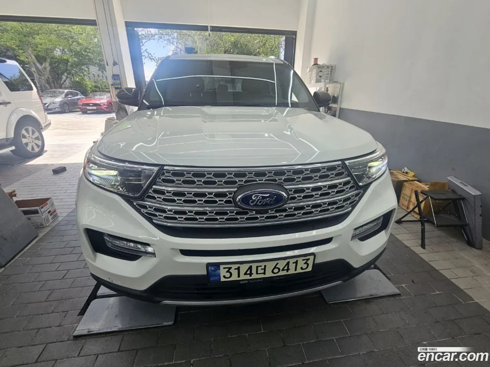 Ford Explorer 2.3 4WD 2023 — photo 1, buy with delivery to Moscow