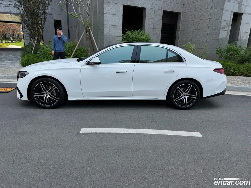 Mercedes-Benz E-Class E200 AMG Line 2026 — thumbnail 3