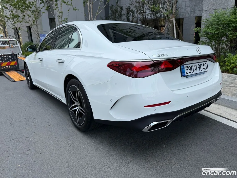 Mercedes-Benz E-Class E200 AMG Line 2026 — thumbnail 5