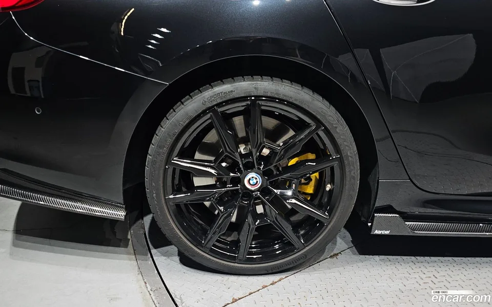 BMW 8 Series M850i xDrive 2022 — thumbnail 2