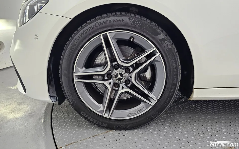 Mercedes-Benz E-Class E250 AMG Line 2023 — thumbnail 5
