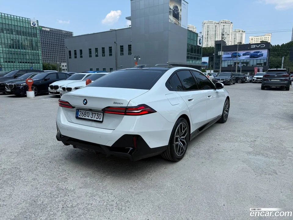 BMW 5 Series 520i M 2026 — thumbnail 3