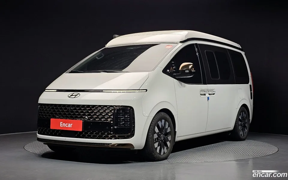 Hyundai Staria 4WD 2024 — фото 1, купить с доставкой в Москву