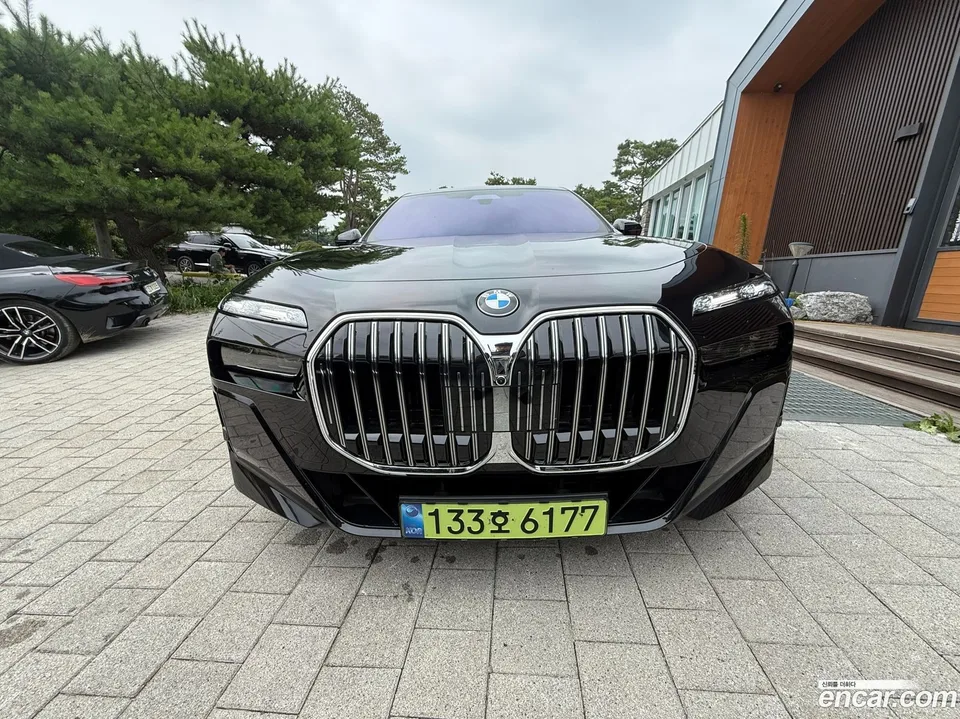 BMW 7 Series 740d xDrive M 2025 — thumbnail 3