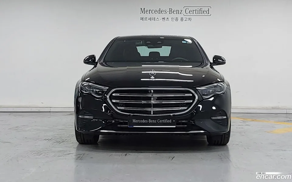 Mercedes-Benz E-Class E350e 4MATIC 2025 — thumbnail 3
