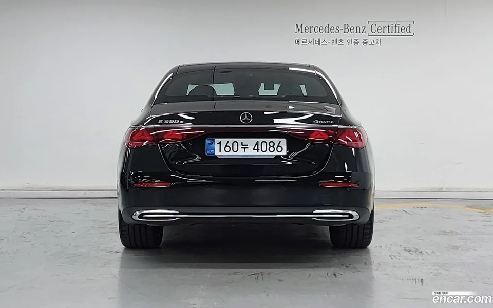 Mercedes-Benz E-Class E350e 4MATIC 2025 — thumbnail 4