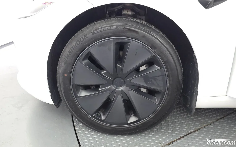 Tesla Model 3 RWD 2024 — thumbnail 2