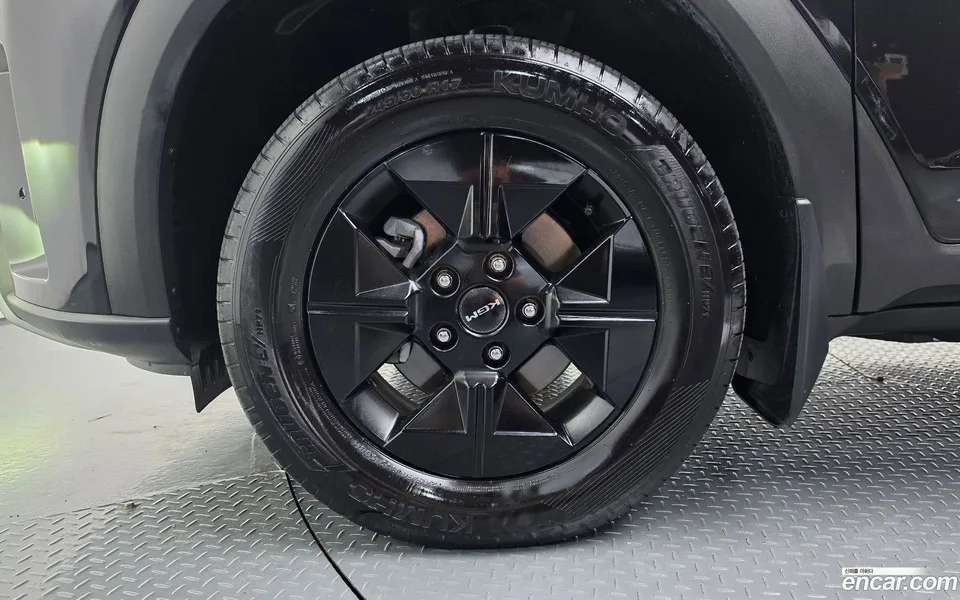 KG Mobility Musso EV 2025 — thumbnail 2