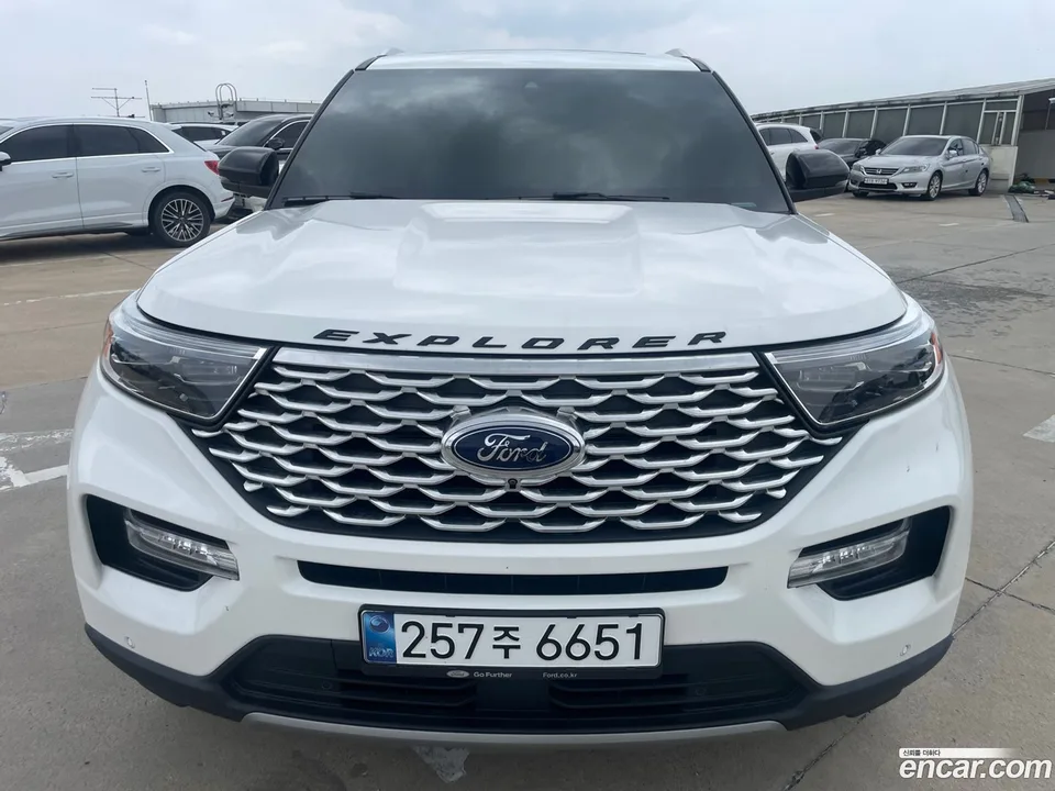 Ford Explorer 3.0 4WD 2022 — photo 1, buy with delivery to Moscow