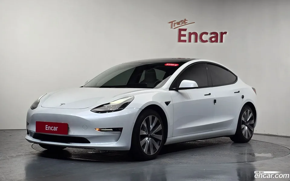 Tesla Model 3 AWD 2022 — photo 1, buy with delivery to Moscow