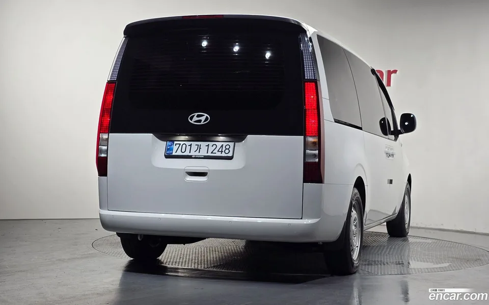 Hyundai Staria 11 2024 — thumbnail 4