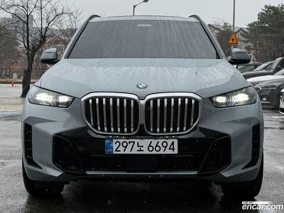 BMW X5 xDrive 40i M 2025 — фото 1, купить с доставкой в Москву
