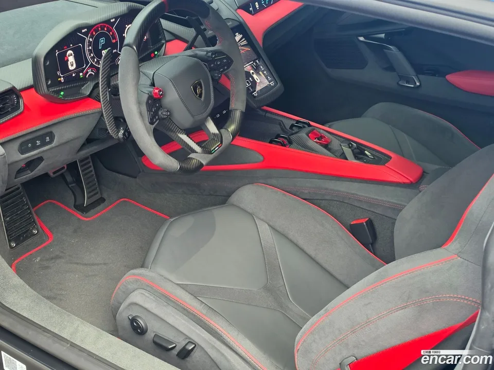 Lamborghini Revuelto 6.5 V12 2025 — thumbnail 2