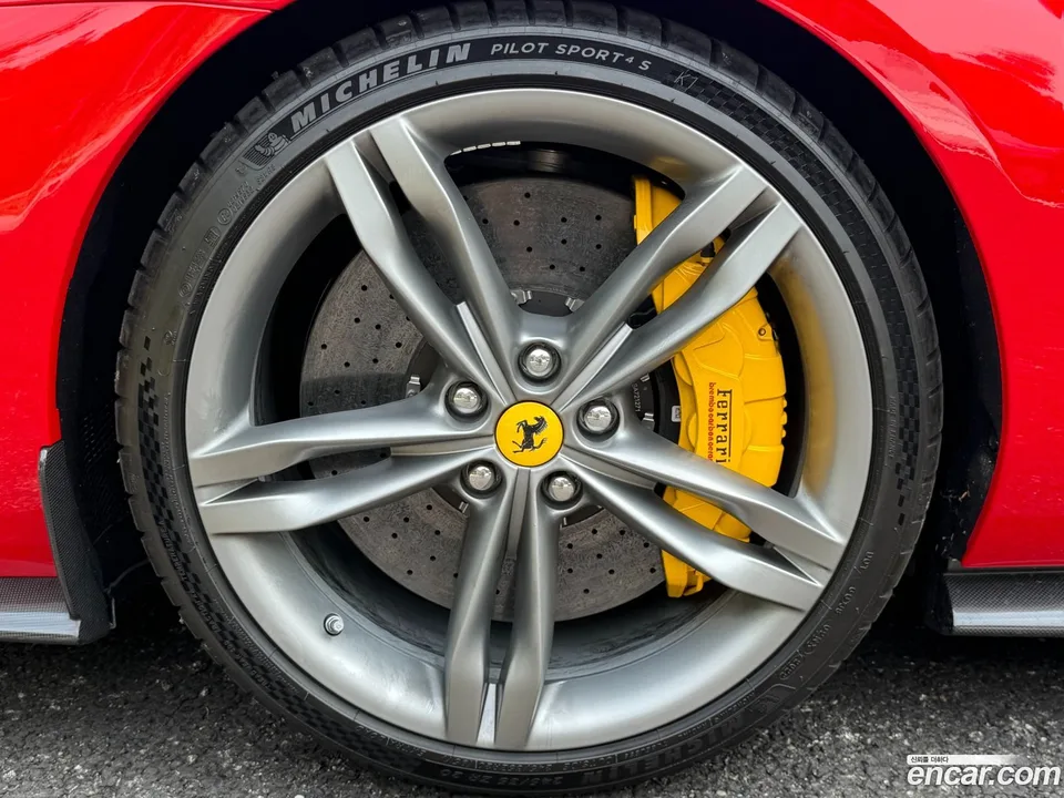 Ferrari 296 GTB 3.0 V6 2022 — thumbnail 2