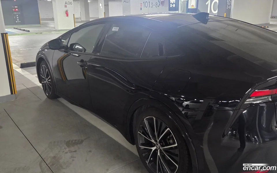 Toyota Prius 2.0 XLE 2024 — миниатюра 3